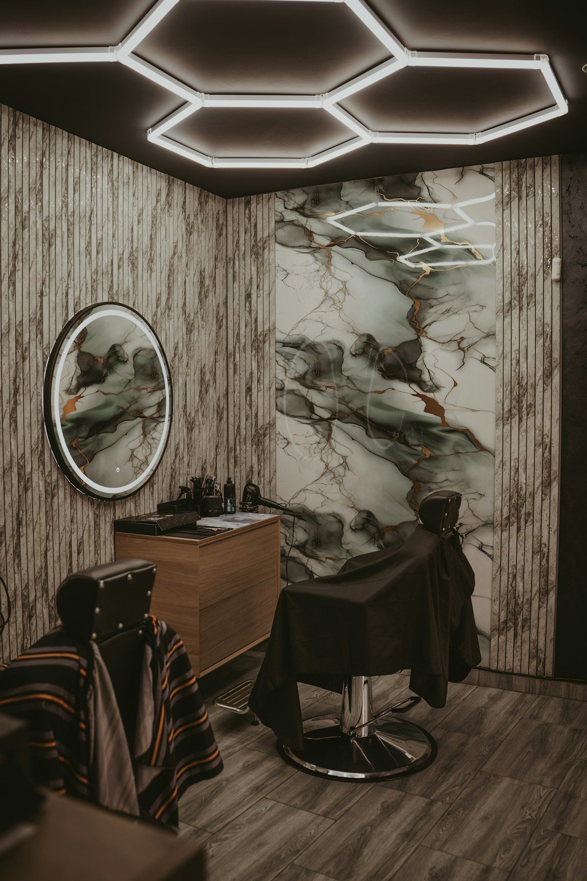 Barbershop station with a round mirror