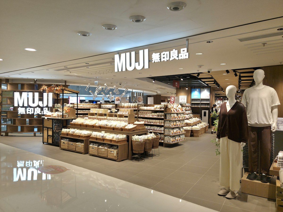 Retail store with shelves and mannequins